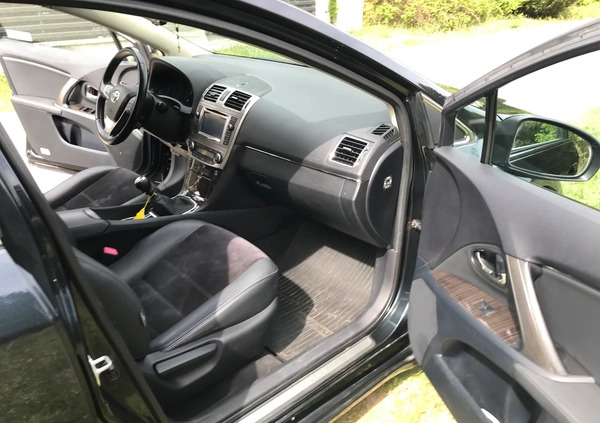 Toyota Avensis cena 41000 przebieg: 188500, rok produkcji 2012 z Ropczyce małe 137